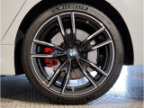 BMW純正アルミホイールです。納車時にはアルミホイールコーティングも承っております!是非ご検討下さいませ。
