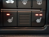 運転席と助手席には、【シートヒーター】が装備されています。温度調整も切り替えができお好みの設定で快適なドライブを楽しめます。腰から下が暖まると、暖房よりも体があったまりますよ。