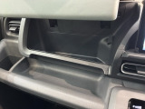 専門業者にて内外装のクリーニングを実施しております!