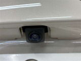 バックモニターが付いているから 後方確認もラクラク、便利な機能ですが直接目視確認することも お忘れなく!!