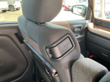 助手席側のリクライニングを、運転席側からでも操作できます。