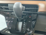 軽い操作で動かせるシフトレバー