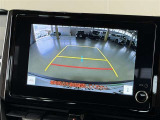 【バックモニター】 車庫入れの後方確認や、バックで駐車場に出入りの際等に後方を確認するのをお手伝いできます