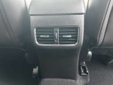 後席フルオートエアコンで運転席と助手席で別々の温度設定も可能です♪