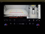 パノラミックビューモニターを装備。駐車場や交差点でクルマを真上から見るように周囲を確認できます。機能の詳細は販売店スタッフまでおたずねください。
