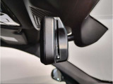 ☆BMWのルームミラーには自動防眩機能が備わっております。後続車のヘッドライトの明るさで幻惑されるのを防止☆