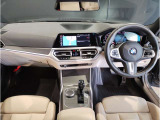 ☆センターパネルを運転席側に僅かに傾けたBMW独特のインパネ☆【駆け抜ける歓び】はここからもスタートしております☆