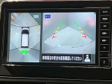 【アラウンドビューモニター】空から見下ろしているかのような映像で駐車をアシスト!人や自転車など周囲に動くものがいる時は表示とブザーで知らせてくれます!