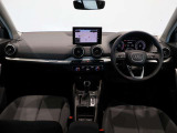 デコラティブパネル ダイヤモンドペイントフィニッシュ シルバーグレー/標準ヘッドライニング/LEDインテリアライティング/センターアームレスト (フロント)