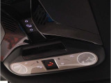 【SOSコール】車両の通信システムにより、SOSコールを発信することが可能です。また、エアバックの開くような大きな事故の場合は自動で通信を開始します。もしもの時にも安心です。
