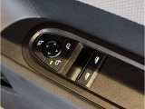 当社BMW認定中古車は全車保証付きでございます。また保証料金や整備費用はお見積書内の諸費用・税金に追加計上する事はございません。認定中古車保証付きのお支払総額でお見積りご依頼の上、他店とお比べください
