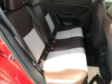 【後部座席】も当然、綺麗・清潔に仕上げております。内装の綺麗なお車は気持ちが良いですし、コンディションのいい車が多いです。これもオススメの1台です。