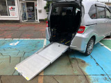 自社整備工場併設! 納車整備からアフターフォローまでお任せください。 車検や定期点検、オイル交換はもちろん、ナビやドラレコ、バックカメラ、ETC等の取り付けも当店にお任せください。
