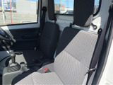 シンプルで使いやすい内装は、ドライバーの負担を軽減します。運転に集中できる環境で、安全な走行を心がけましょう。
