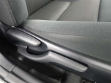 運転席の座面はお好みの高さに調整もできます♪