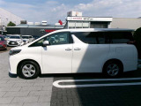 両側パワースライドドア付きだから、狭い駐車スペースなどでの 乗り降りラクラク!小さなお子さまのいるご家庭には嬉しい装備。