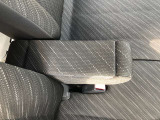 運転席アームレストです