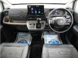 運転にかかわる様々な操作を安全に行えるように視点移動が少なく、操作性に配慮されたスイッチ類が凝縮されたコクピットです。