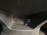 後席用USBポートもございます