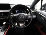 各操作スイッチなどもハンドルから手を放すことなく操作可能で安全運転に支援いたします!