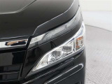 LEDランプ車 白く照らされるのが特徴です。明るいだけでなく、周囲からの認知されやすく歩行者や死角にいる方へアピール効果、安全性が飛躍的に向上します!