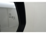 ★ブラインドスポットモニター付きです、隣の車線を走る車両をレーダーで検知、ドアミラーでは確認しにくい後側方エリアの車両をお知らせいたします。
