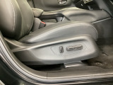 【電動シート】シートの位置や角度を細かく調整できるパワーシートが装備されているので、運転も快適ですね♪