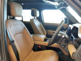 運転席はドライバーをしっかり包み込むように設計されており、長時間のドライブも問題御座いません。また大きな傷や、汚れなどなく綺麗な状態で入庫しています