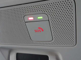 SOSコール SOSコールスイッチを押すと専門のオペレータに接続し、警察や消防への連絡、緊急車両の手配をサポートしてもらえます。オペレータへの接続と同時にクルマの位置情報も共有されます。
