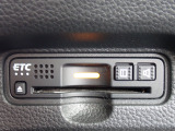 ■【ETC車載器】が装備されています。セットアップをしてお渡しとなり、ETCカードを差し込むだけで高速道路の利用が可能です。