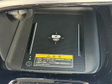 ワイヤレス携帯充電機能付きで、携帯の充電に便利です。