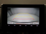 バックモニター装着車は後退時の強い味方です♪車庫入れや縦列駐車の際、後退操作の参考になるガイドラインをナビ画面に表示します。