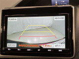 車庫入れや後方操作をサポート!苦手な駐車も安心のバックモニター付きです♪ガイド線も表示されますので、どこまで下がれば良いか目安にもなります☆