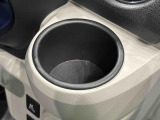 運転席側掘り込み式インパネカップホルダー