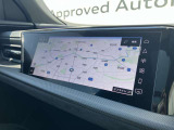 パッセンジャーディスプレイ 装備 運転席からナビ操作や動画の視聴が可能です。