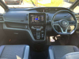 インパネ全体は写真の通りです!広々の運転席!運転席周りのボタンも操作しやすいです!写真で見切れている部分で見たい箇所があればお気軽にお問い合わせください!!