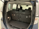 トランク収納スペースをご確認ください。荷物の積み下ろしがしやすい広さを確保しており、日常使いからレジャーまで幅広く活用できます。