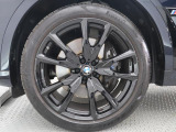 BMWならではの卓越した走りを支えるホイールと足回りです!日本車の走りに慣れている方にもぜひ体感して頂きたいほど、高いレベルでまとまっています!