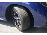 タイヤサイズは225/45R18です
