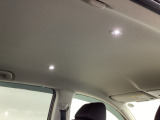 【静電タッチ式LEDルームランプ】ランプ周辺に触れるだけで簡単に点灯が可能です。