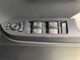 パワーウインドウスイッチ、いたずら防止・挟みこみ防止に、ウインドウロックスイッチを使用ください。便利な電動可倒式ミラースイッチ