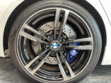 BMWならではの卓越した走りを支えるホイールと足回りです!日本車の走りに慣れている方にもぜひ体感して頂きたいほど、高いレベルでまとまっています!