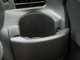 ■ドリンクホルダー■ドライブにはお気に入りのドリンクと一緒に♪運転中の揺れでこぼれることも防いでくれるので安心ですよ!