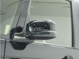 ◆ドアミラーウインカー◆ドアミラーにウインカーを装備しています。対向車に自身の進行方向を合図し安全に運転できます。