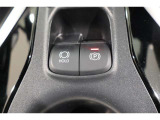 電動パーキングブレーキ付きです。シフトレバーをPポジションに入れると自動で作動し、ブレーキを踏みながらPポジション以外にシフトすると解除されるオート機能付きです。ホールド機能もあるので大変便利です。