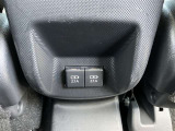 充電用USB端子付き。スマートフォンなどの充電に便利です。