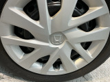 足元が整っていると、車全体がすっきりとした印象になります。丁寧に清掃を済ませており、気持ちよく乗り出せる状態です。まずは実車の雰囲気をご覧ください。