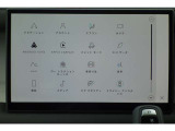 互換性のあるスマートフォンをPiviに接続して、タッチスクリーンから安全に利用することができます。ワイヤレス接続でApple CarPlay / Android Autoがご利用いただけます。