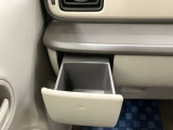【助手席ドリンクホルダー】使いやすさに配慮したドリンクホルダー