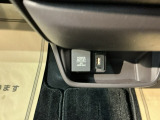 アクセサリーソケットは、電源からケーブルをつなげば、スマートフォンなどの電子機器の充電などを行うことができます!